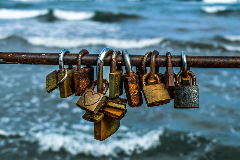 heart, hanging, close-up, metal, no people, protection, day, romantic, love lock, rusty, lock, 5K, water, seashore, rust, seaside, focus on foreground