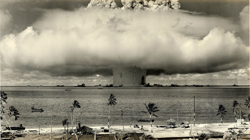 beach, monochrome, hydrogen bomb, smoke, bomb, 1080P, sea, hydrogen