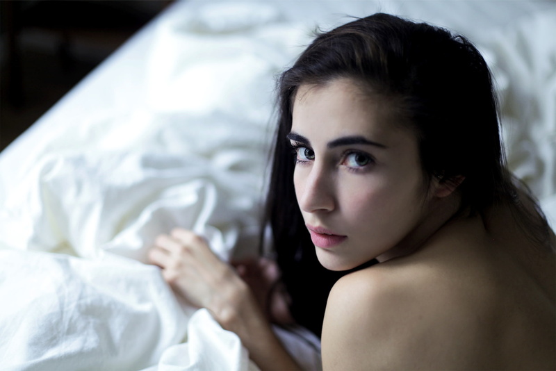 looking, in bed, 720P, celebrity, Dilan Gwyn, beautiful woman, portrait, headshot, long hair, beauty, brunette, close-up, focus on foreground, model, hair