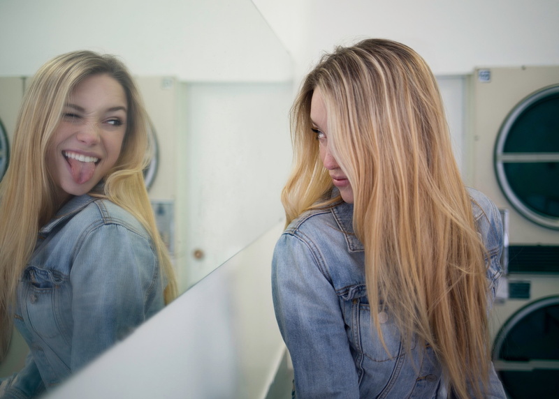 straight hair, women, jeans jacket, blonde, Alexis Ren, long hair, model, mirror, 1080P, tongues