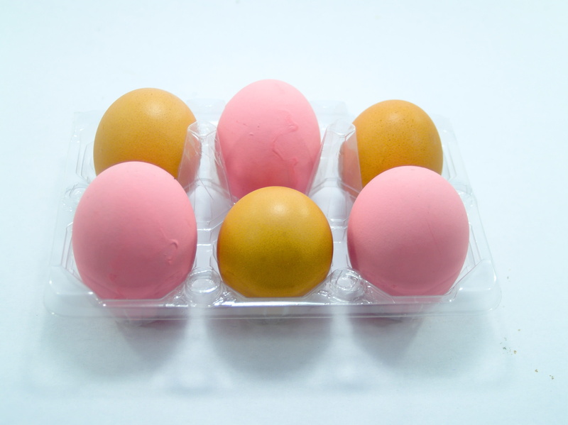 group of objects, delicious, easter, Egg, food, yellow, yolk, celebration, meal, farm, product, Eggshell, vulnerability, animal, uncooked, white background