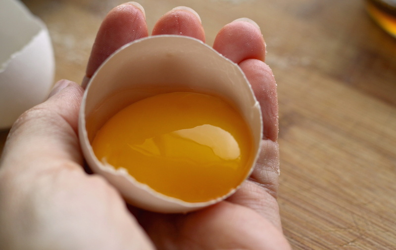 healthy, adult, egg yolk, preparation, natural, 2K, raw, yoke, one person, indoors, farm, shell, holding, cooking, person, human body part, freshness