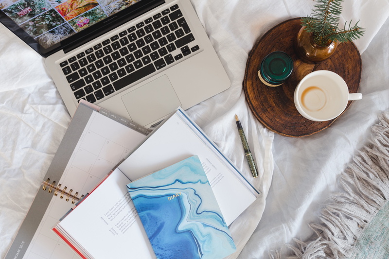 full, indoors, drink, cup, still life, directly above, communication, high angle view, bed, coffee - drink, 5K, laptop, macbook, keyboard, wireless technology