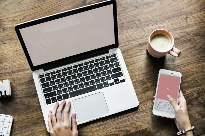 table, communication, ecommerce, coffee cup, mug, food and drink, coffee - drink, using laptop, human hand, cup, lifestyle, copy space, daily, digital