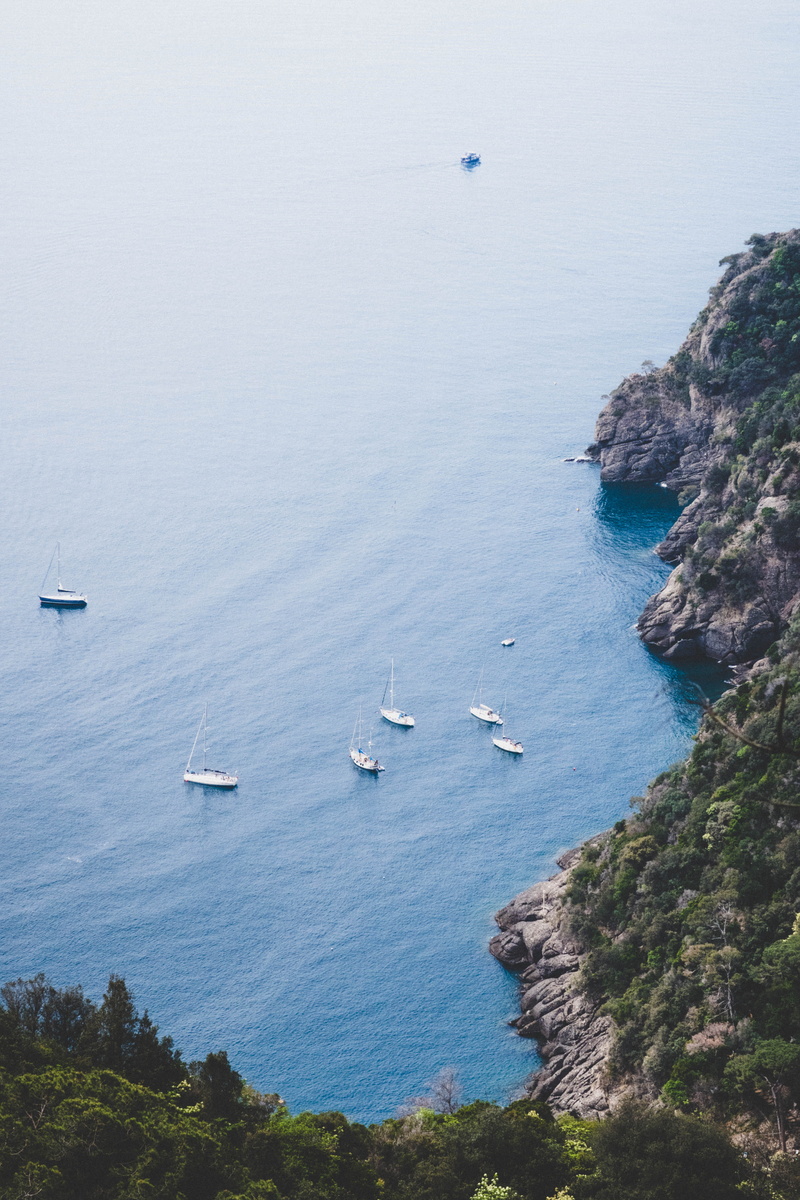 blue, nautical vessel, six, white, plant, cliff, high angle view, marine coast, 5K, nature, sailing, abbazia di san fruttuoso, coastasl, camogli, sailboat