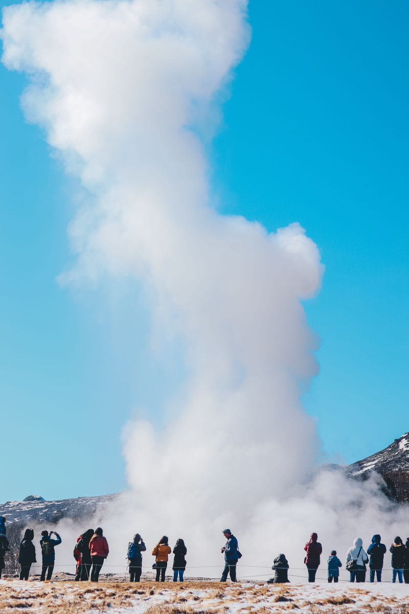 nature, water, real people, geysir, day, group of people, pollution, sky, hot spring, eruption, front, natural, lifestyles, mist, crowd, large group of people
