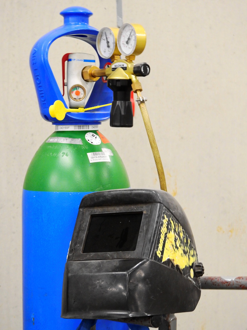 mask, welding shield, wall - building feature, 4K, container, protective gas, communication, connection, machine valve, metal, construction, gas, bottle