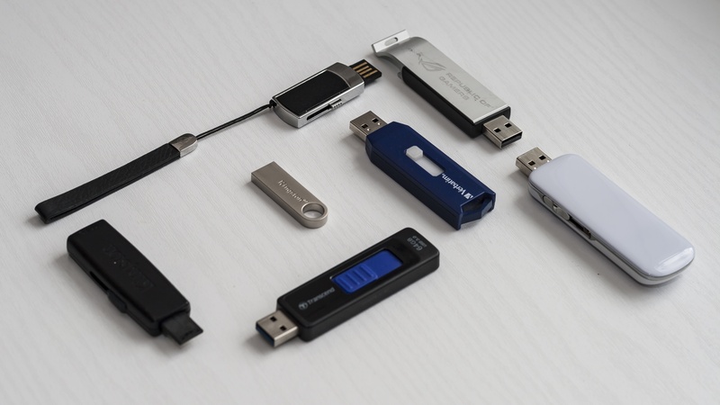 no people, color, table, white background, law, indoors, removable, portable information device, directly above, memory stick, still life, capacity, handgun