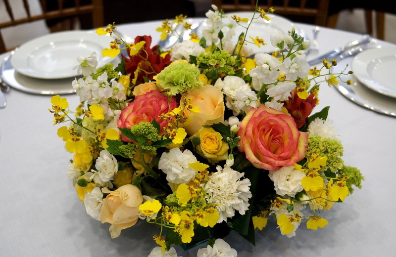 plate, petal, cut Flowers, flowering plant, no People, vulnerability, flower arrangement, vase, flower head, 1080P, fragility, romance, white, plant, color