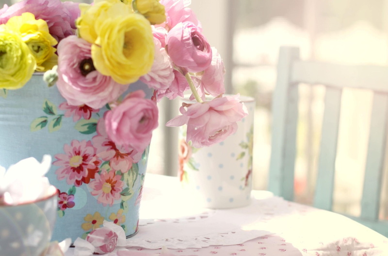 pink Color, vase, nature, no People, white, yellow, celebration, ornate, pink, flower head, multi Colored, bouquet, backgrounds, cake, petal, rose - Flower