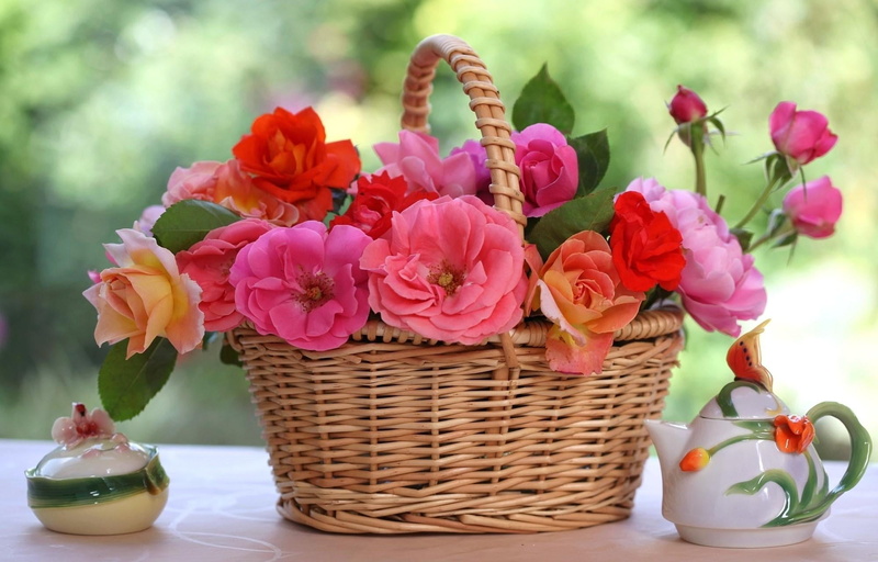springtime, gift, focus on foreground, still life, celebration, freshness, wood - Material, rose - Flower, wicker, arrangement, flowers, vulnerability