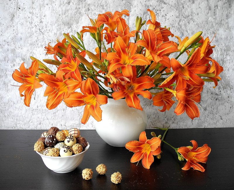 multi Colored, wood - Material, leaf, centerpiece, food and drink, petals, plant, backgrounds, orange color, studio shot, flower head, fruit, yellow, brown