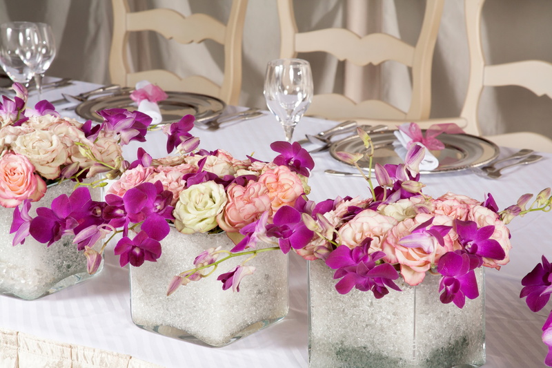 setting, centerpieces, luxury, flower arrangement, no People, roses, bouquets, event, close-up, love, plant, 8K, glass, freshness, nature, flowering plant