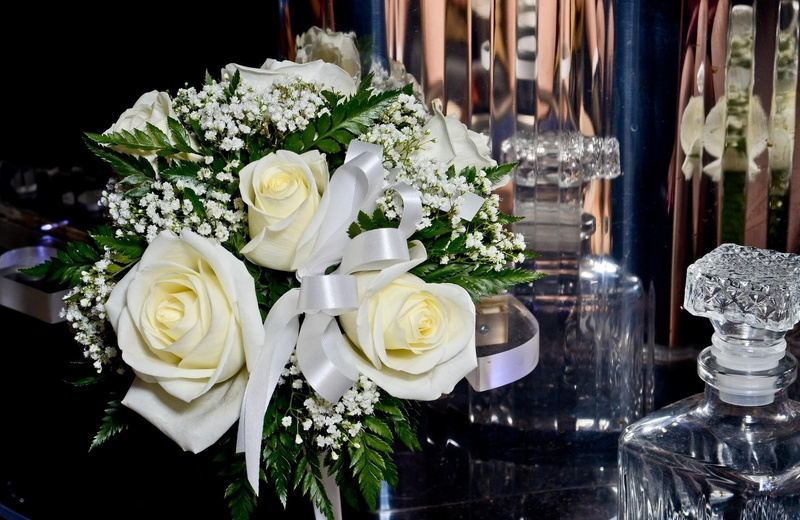 freshness, love, petal, centerpiece, decoration, gypsophila, romance, close-up, banquet, fragility, decor, flower arrangement, gift, flower, celebration