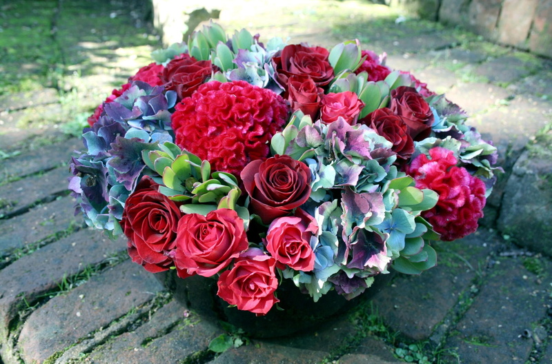 flower arrangement, close-up, love, vulnerability, pink Color, flower, flowering plant, roses, petal, backgrounds, decoration, day, wedding, design, centerpiece