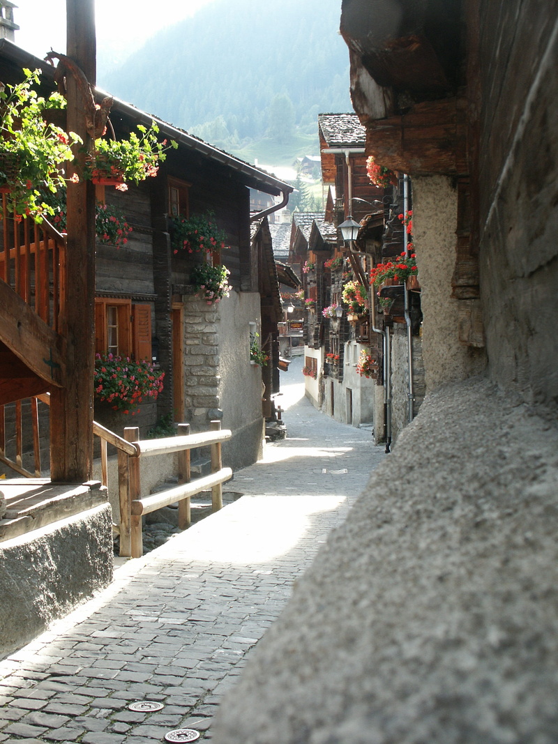 2K, simply, rock, traditional, building, day, house, nature, wall, village, mountain, narrow, residential district, alpe, geranium, tranquility, alley