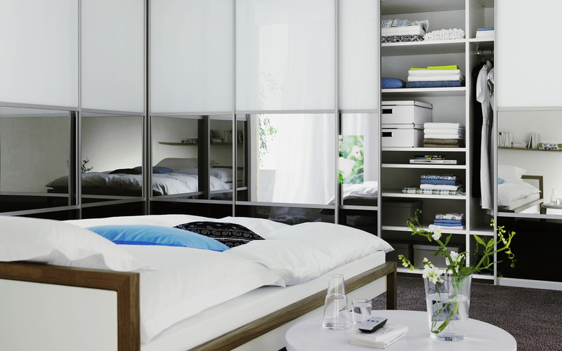 relaxation, bed, day, bedding, indoors, neat, bedroom, table, interior, chair, empty, luxury, no people, absence, tidy room, closets, pillow, wooden, linen
