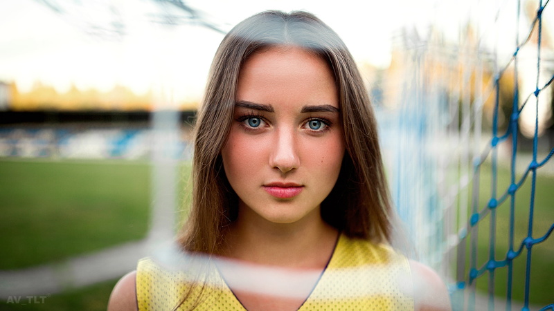 beautiful people, one person, lifestyles, looking at viewer, front view, human face, Goal, face, brown hair, sports jerseys, looking at camera, women outdoors