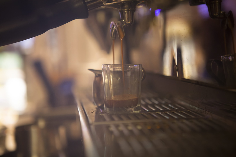 barista, bar, selective focus, coffee machine, hand, café, one person, pouring, 5K, close-up, coffee cup, coffee shop, cup of coffee, mug, blur, lights