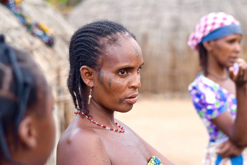 fulani, beach, ejiba, heterosexual couple, marking, grass, land, portrait, hut, hairstyle, couple - relationship, clothing, men, nigeria, females, africa