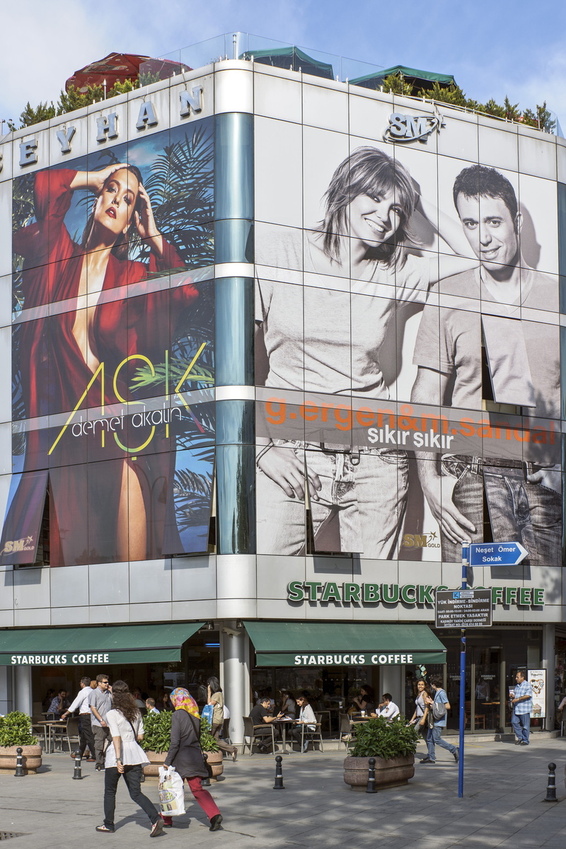art and craft, outdoors, starbucks cofee, men, large group of people, built structure, human representation, group of people, istanbul, male likeness, creativity