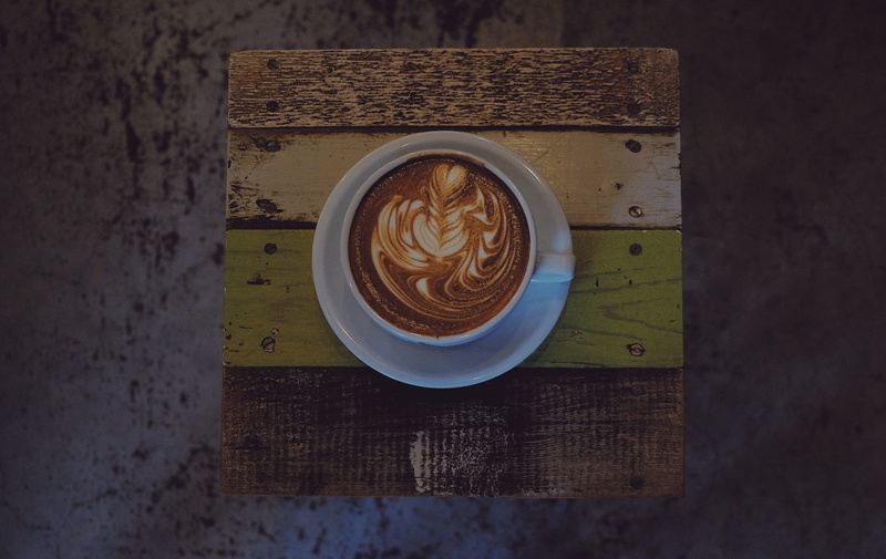 wood, cofee, crockery, froth art, food and drink, refreshment, indoors, freshness, coffee, mug, 4K, no people, latte, still life, wood - material, coffee cup