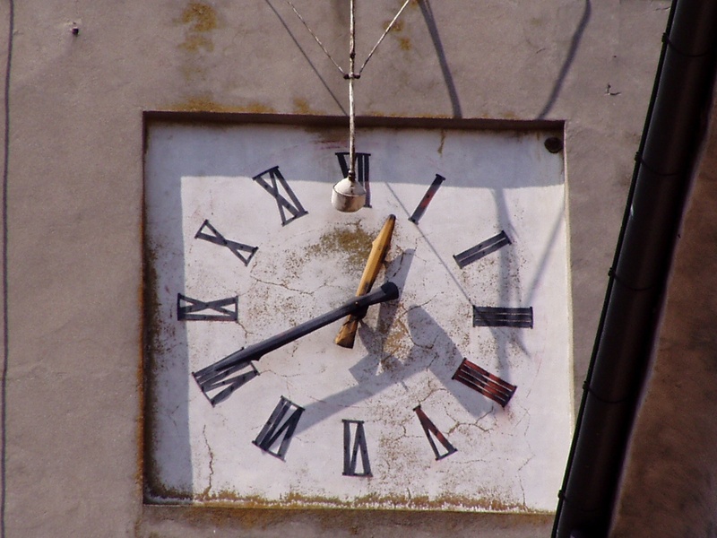 nature, wall - building feature, directly above, now, instrument of time, pattern, roman numeral, day, architecture, built structure, minute hand, lancets