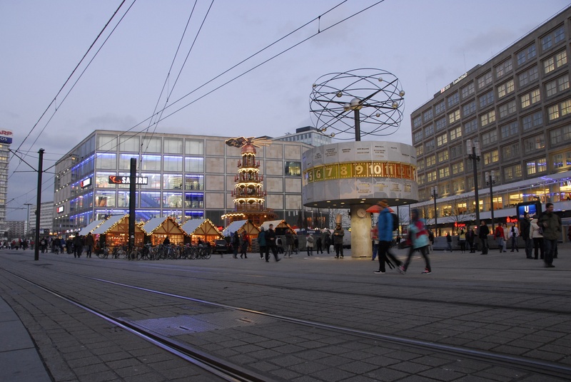 building exterior, city street, built structure, outdoors, electricity, lifestyles, real people, clock tower, large group of people, now, men, architecture