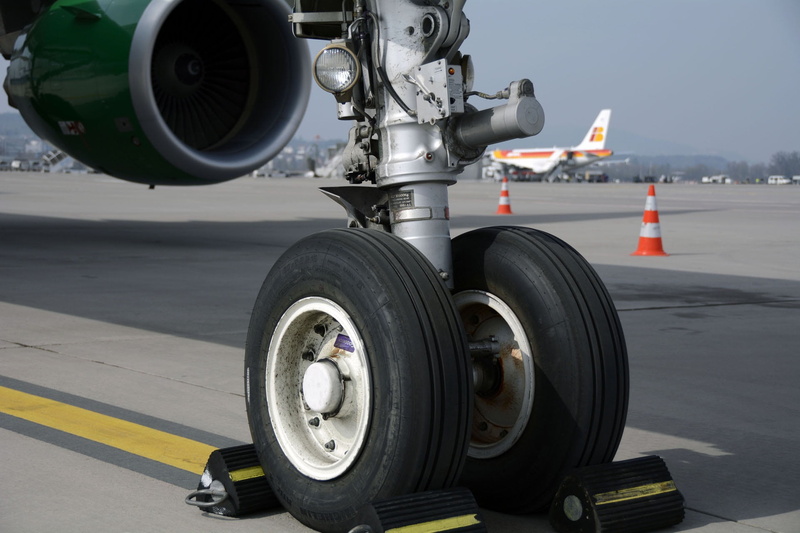 flying, outdoors, aerospace industry, day, engine, land vehicle, mature, technology, wheel, road, airport, air Vehicle, jet engine, chassis, airport runway