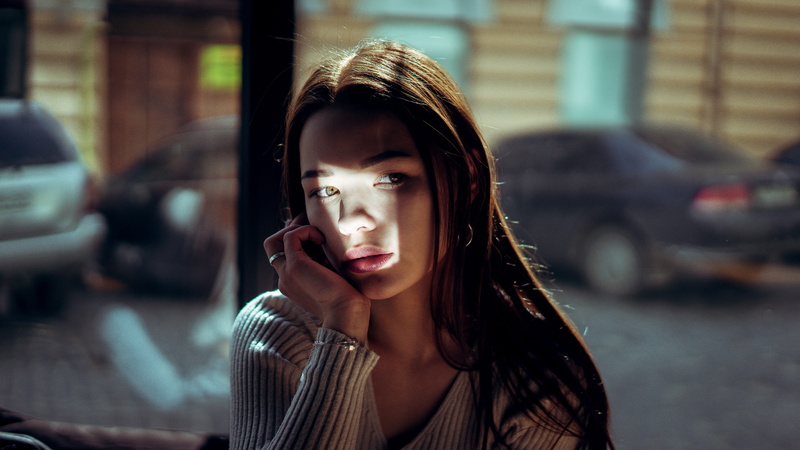 beauty, hairstyle, brown hair, wireless technology, hair, outdoors, mode of transportation, 5K, portrait, v, focus on foreground, woman, transportation