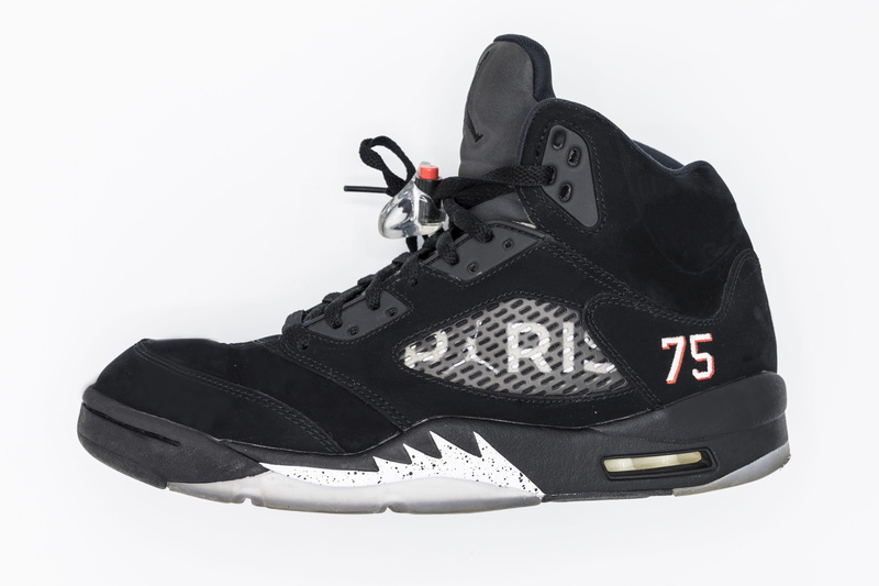 sports shoe, lace - fastener, ice-skating, helmet, still life, nike, clothing, white background, black color, shoes, shoe, sports equipment, jordan, personal accessory