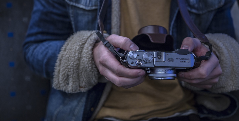 hand, photo, lifestyles, handgun, people, 5K, close-up, blue denim, person, technology, outdoors, one Person, adult, brown, black and gray, human body part