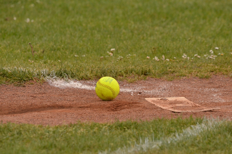 selective focus, baseball - sport, sport, green color, Sports, baseball - ball, tennis ball, Ball, Gravel, day, tennis, court, sports equipment, nature