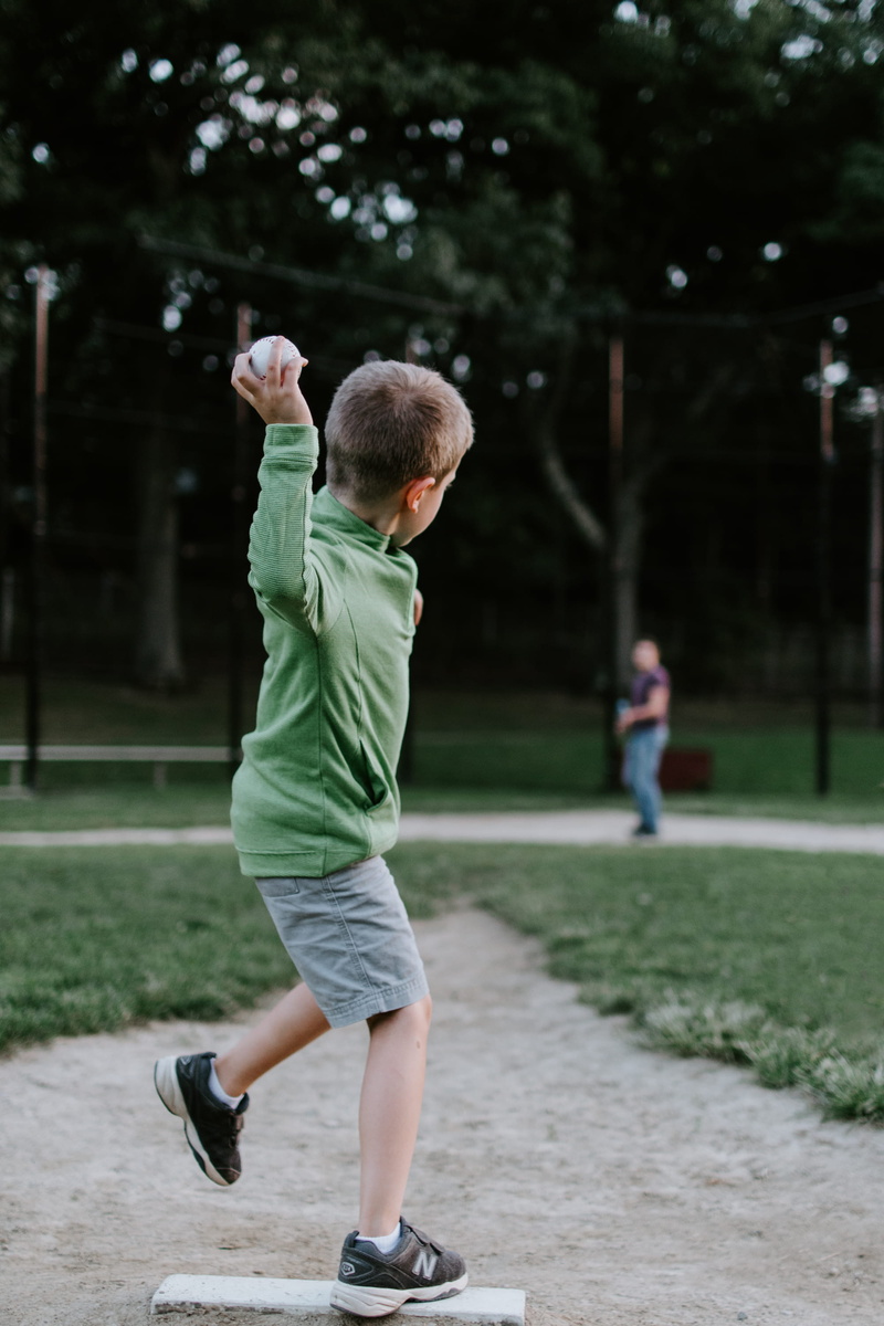 dad, casual clothing, father, throw, park, pitch, softball, kid, 2K, boy, motion, child, innocence, ball, playing, males, plant, human, baseball, boston