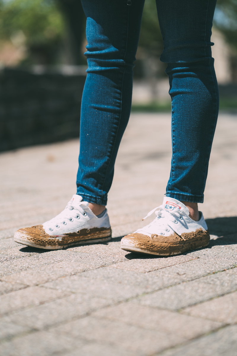 standing, 5K, women, human leg, shoe, sunlight, one person, outdoors, human body part, day, converse, converse all star, human foot, casual clothing, men