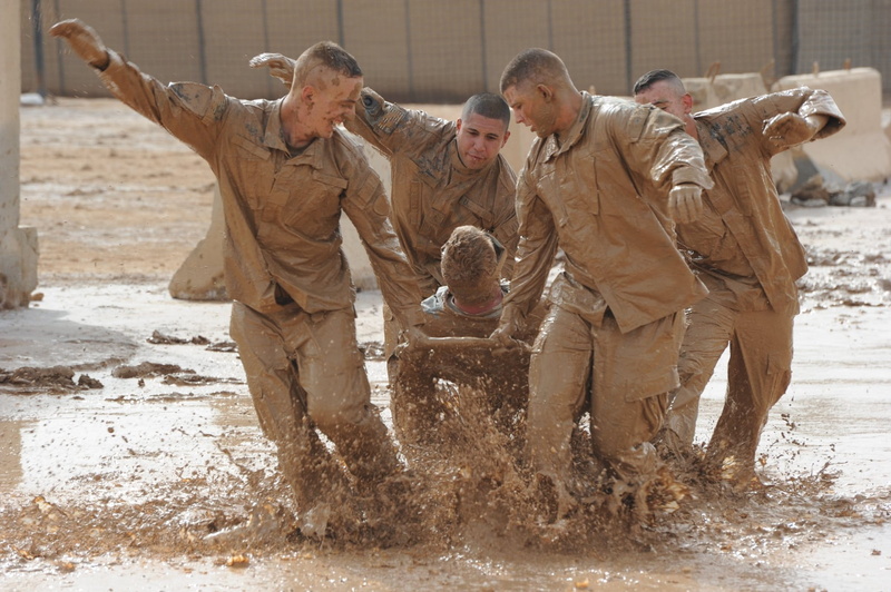 coworker, males, togetherness, fighting, teamwork training exercise, brown, day, group of people, motion, army, armed forces, full length, mud, 1080P