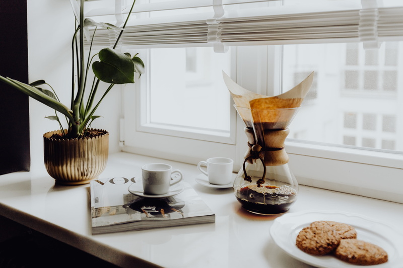 coffee, chemex, flower pot, baked, indoors, glass - material, plate, plant, coffeemaker, houseplant, brewing, drink, 5K, cookies, vase, no people, wave