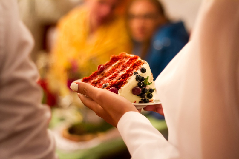 human Hand, plate, males, food, young adult, caucasian Ethnicity, women, focus, adult, holding, hand, close-up, 2K, eating, small group of people, photo