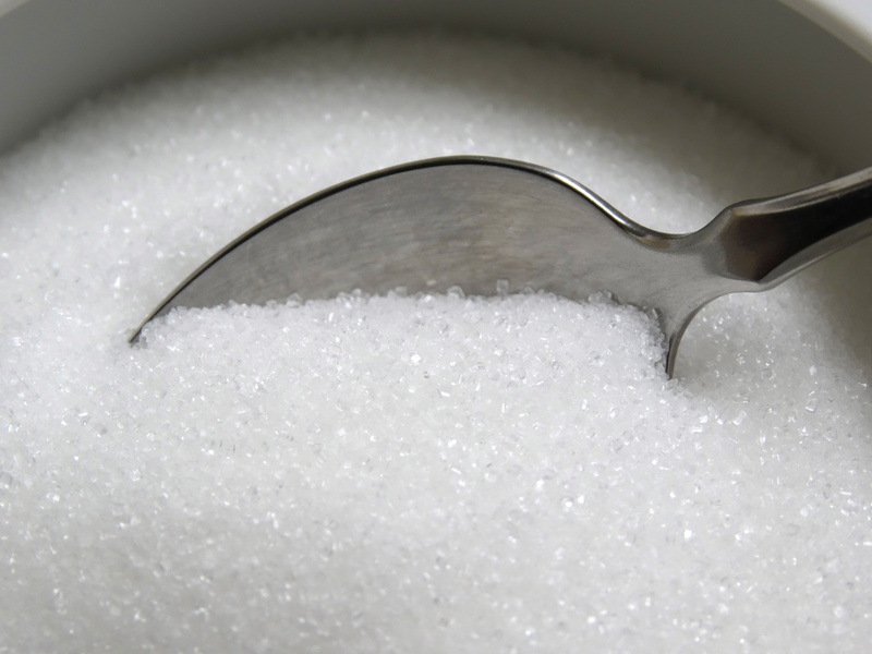 sugar, studio shot, water, refreshment, sweeteners, stainless, white color, spoon, sweet, food and drink, silver colored, steel, indoors, close-up, cutlery