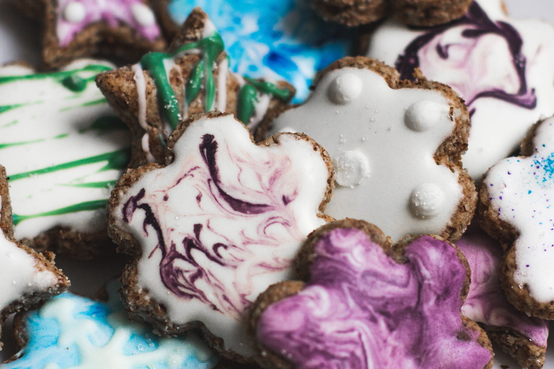 food, covered, cookie, purple, still life, close-up, 2K, icing, temptation, dessert, shape, indoors, focus on foreground, freshness, celebration, food and drink