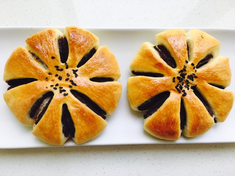 plate, ready-to-eat, shape, indoors, food and drink, flower-shaped bread, healthy eating, sweetened bean paste, no people, 4K, orange color, still life
