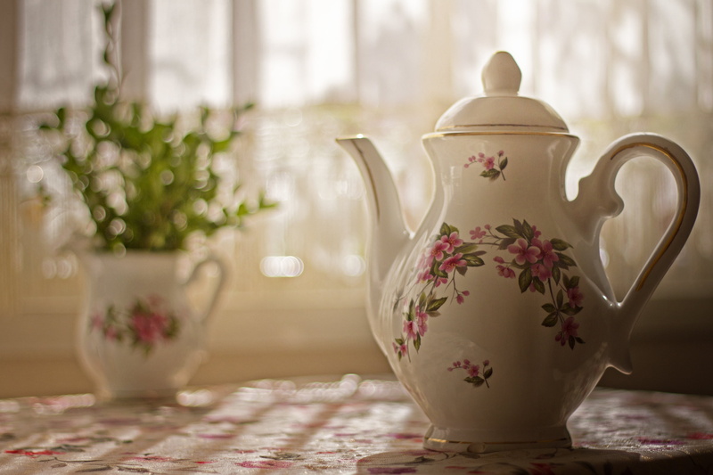 still life, white, day, food and drink, teapot, desk, mug, elegance, indoors, cultures, floral pattern, table, ceramic, tea - Hot Drink, ceramics, vase