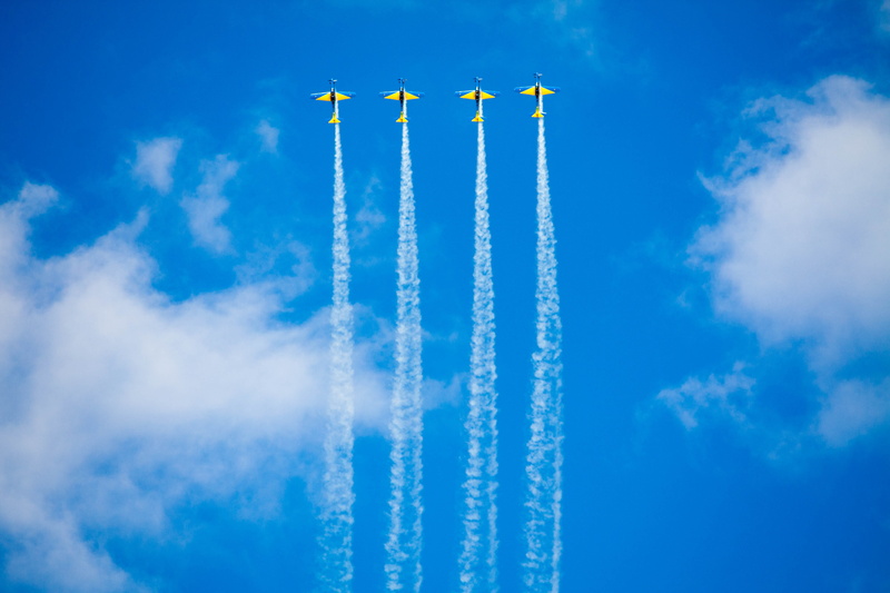 outdoors, air vehicle, smoke, squadron, bursting, squad, aircraft, on the move, pair, blue, air show, sync, mode of transportation, transportation, air force
