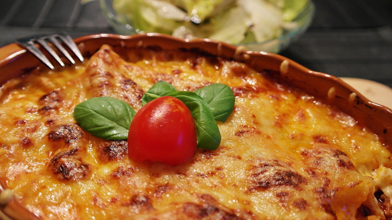 baked, healthy eating, still life, food, temptation, 5K, pizza, mint leaf - culinary, no people, appetizing, tomatoes, leaf, herb, indoors, food and drink
