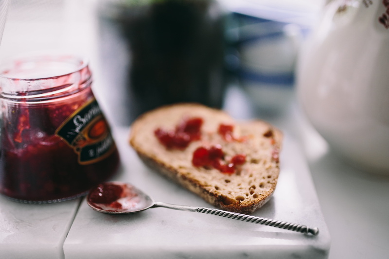 slice, preparing, 4K, table knife, spoon, food, jam, selective focus, breakfast cereals, freshness, no People, sweet food, still life, preserves, healthy Eating
