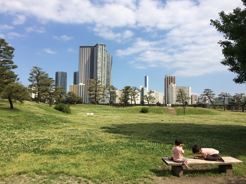 tree, day, women, tokyo, plant, hamarikyu gardens, onshi, grass, architecture, sky, sitting, office building exterior, clover, park, building, hamarikyu