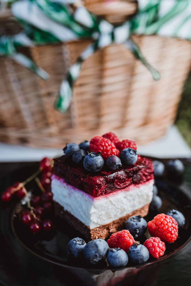 blueberries, temptation, berry fruit, close-up, sweet, dessert, chocolate cake, blueberry, raspberries, indulgence, baked, tart - dessert, food and drink