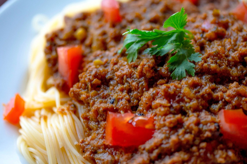 noodles, italian food, parsley, italian dish, food and drink, indoors, 4K, spaghett, dish, healthy eating, fruit, nutrition, dinner, hot, plate, ready-to-eat
