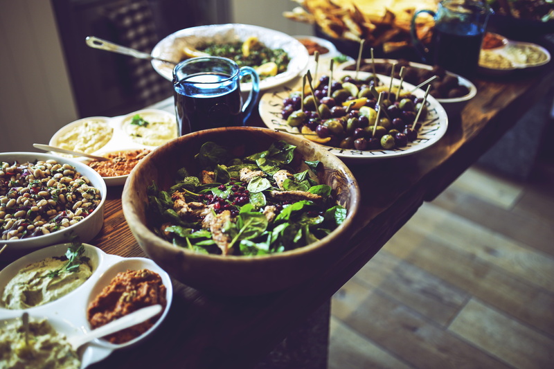 vegetable, salad, choice, plate, food and drink, vegetables, spinach, wood - material, healthy, delicious, olives, selective focus, green, yummy, meat