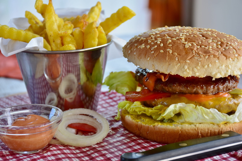 cheeseburger, burger, party, close-up, calories, dish, bun, ready-to-eat, take out food, tasty, french, glass, fries, 5K, fast food, lettuce, hamburger
